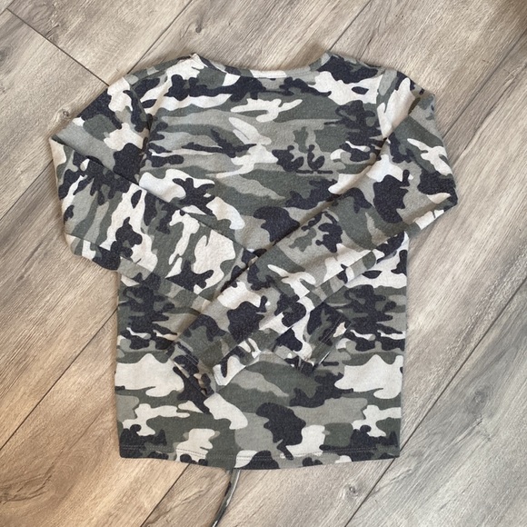 Poof Camo Ruched Long Sleeve Tee - Picture 4 of 5